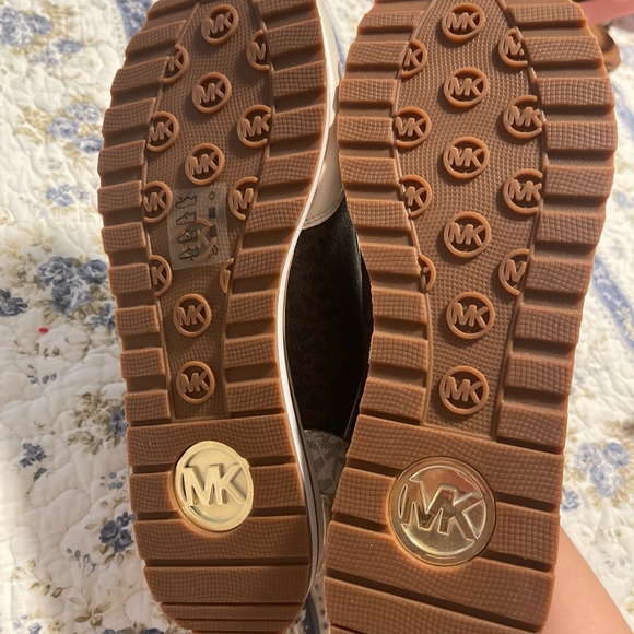NIB $225 MICHAEL KORS Maddy Two-Tone VANIL/BRWN Logo and Mesh Trainer 10M - Picture 6 of 6